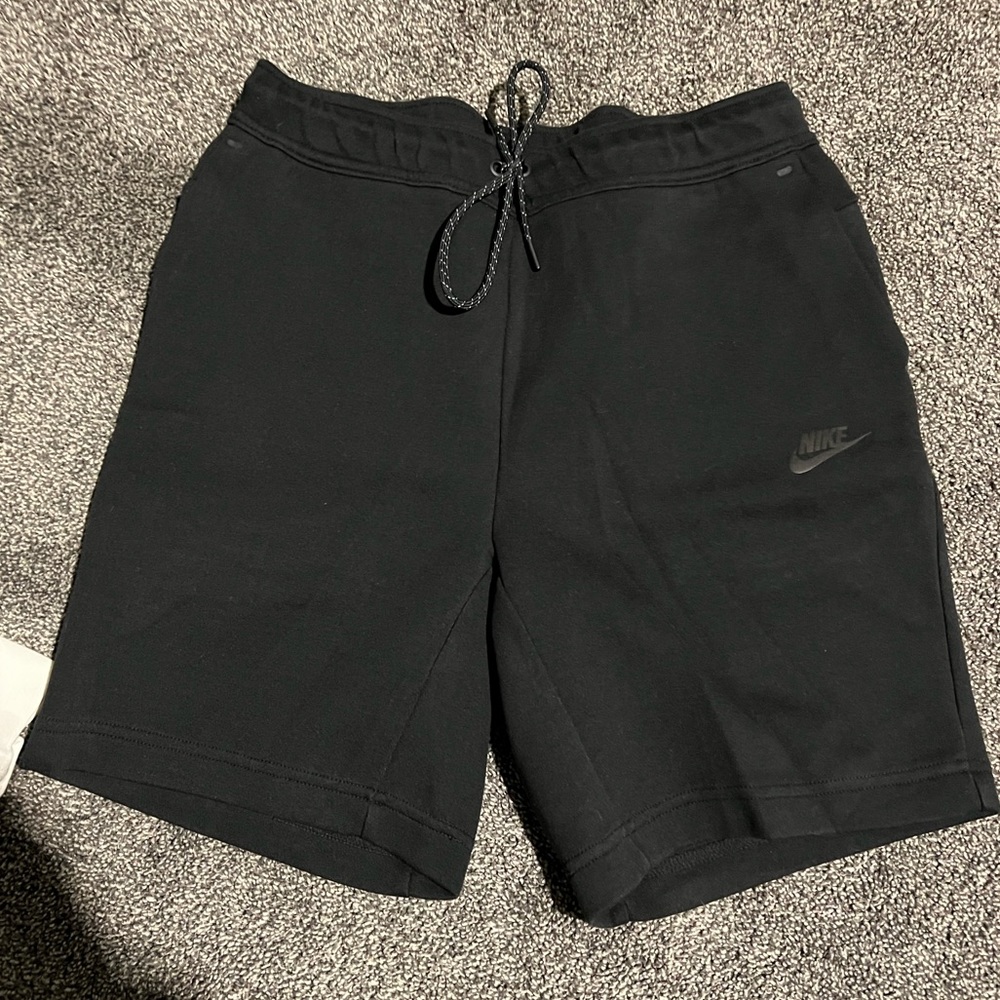 Black Nike mens tech shorts